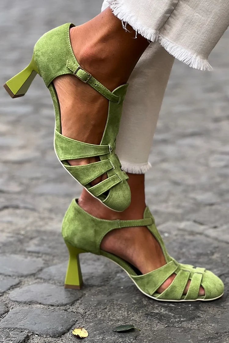 LIVIA | Elegant Medium Heeled Sandals with Crisscross Design