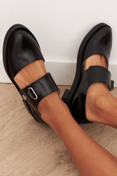 GIADA Mary Jane with adjustable strap and buckle for an elegant and comfortable style