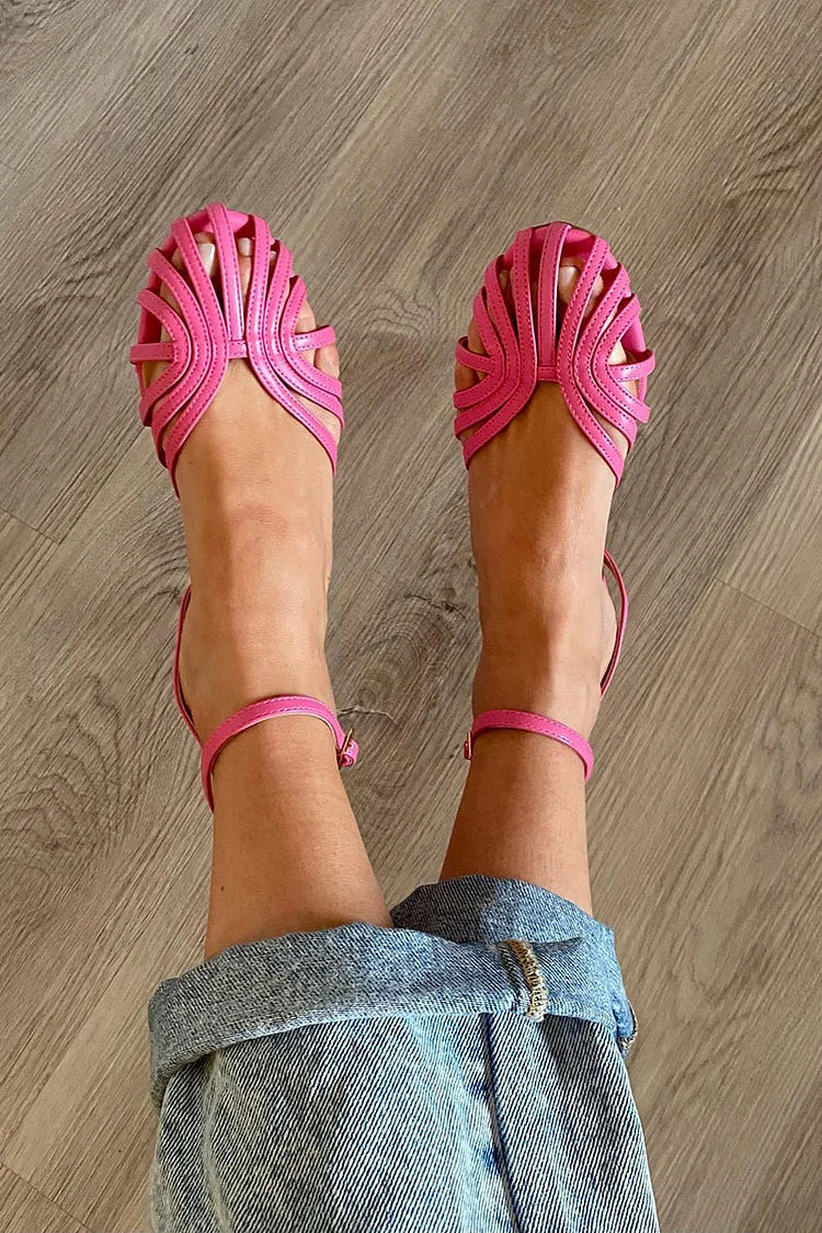SOLE | Elegant woven flat sandals for a sophisticated look