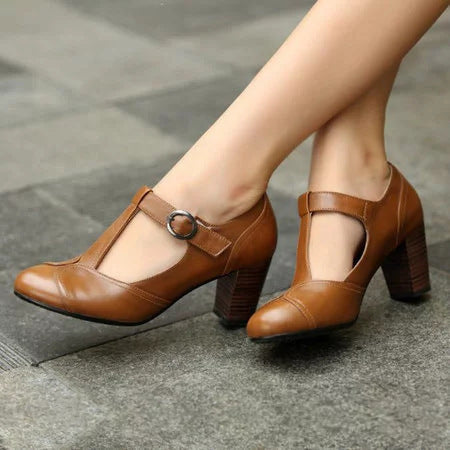 RACHELE | Elegant T-strap pump with low heel for a refined look